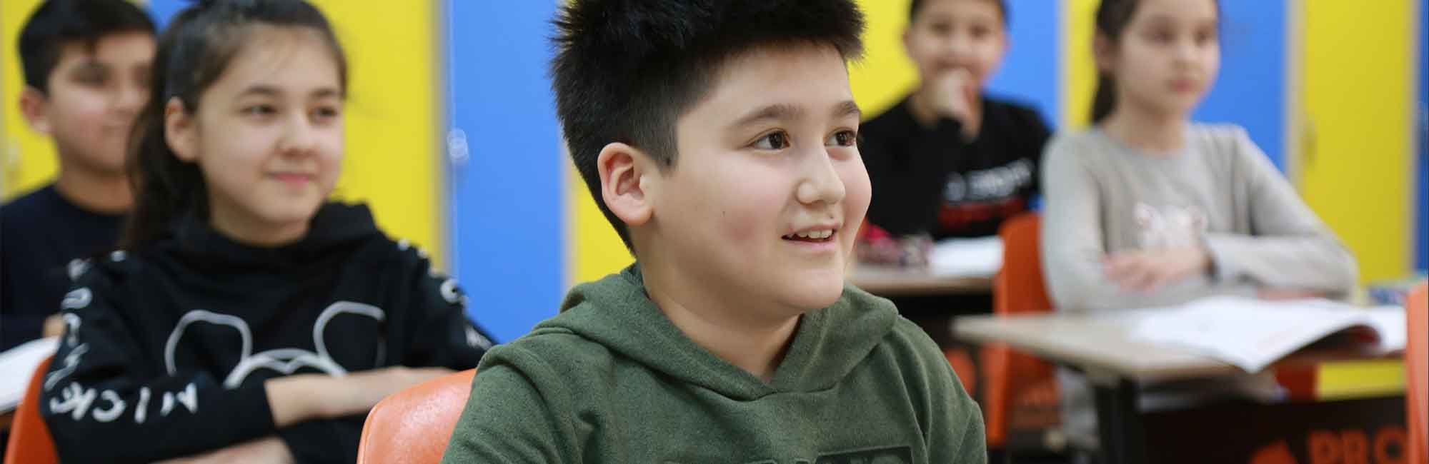 students listen to the lesson